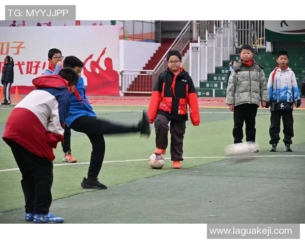 晨间足球的魅力与乐趣：开启活力一天的最佳选择与体验